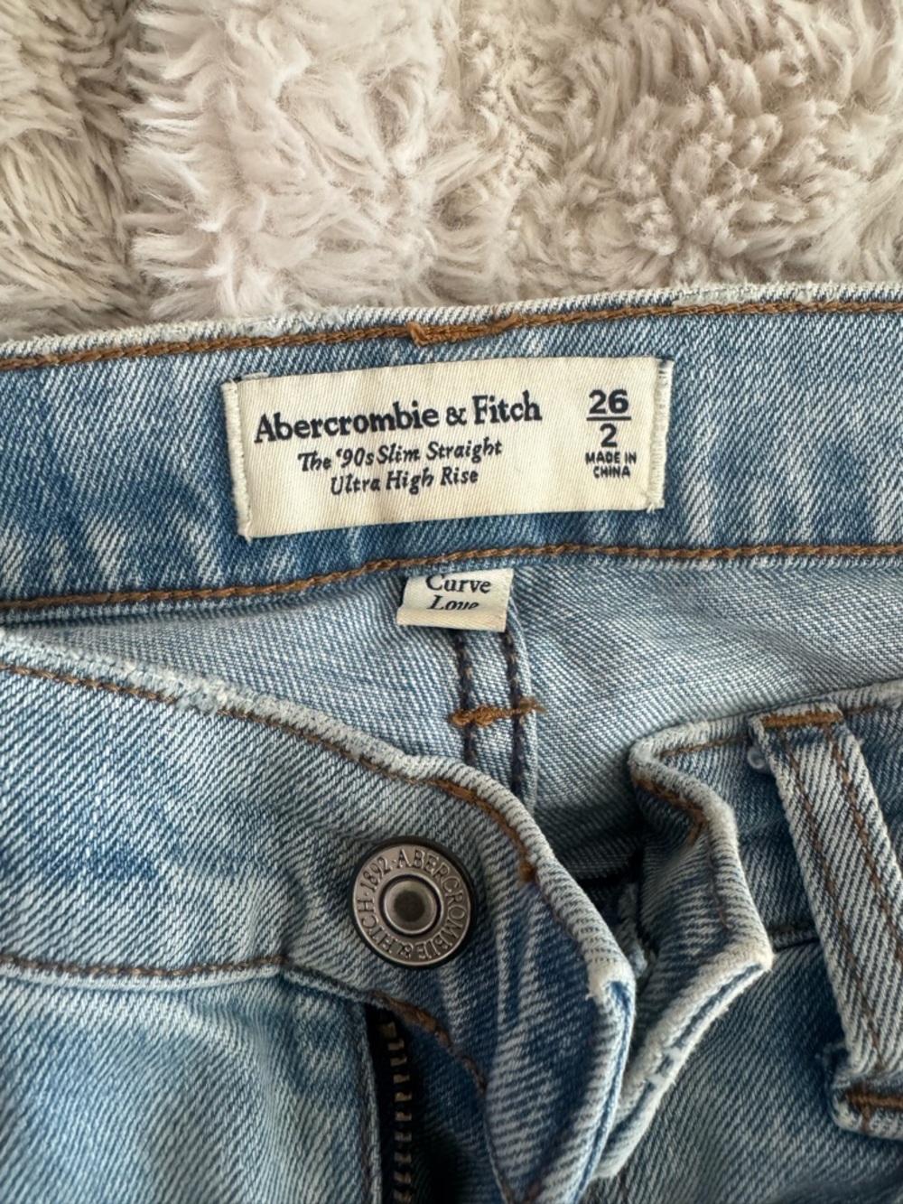 Abercrombie & Fitch Ultra High Rise 90s Straight Jean (Curve Love)